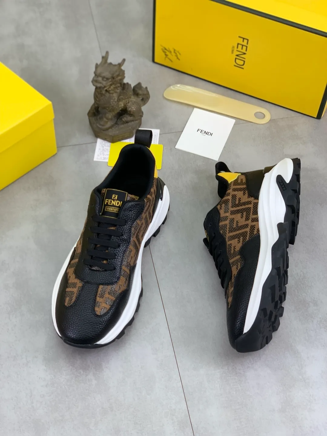 ​Men's shoes 💰P440 💰【New】Little monster 🆘 New FENDI 🕶️🕶️Simple routing effect, showing an elegant and cool driving shoe 🎬Using imported calfskin + first-layer pigskin lining🐂Excellent material🎬Detailed workmanship 🤗Comfortable foot feel➰➰. ​Pair it with any outfit to show your taste and temperament, low-key luxury ♻️Design ​simple and elegant ​noble and fashionable 🍃​Very loved and favored by trendy men 💓❤️Size: 38-44 (45 customized) 3️⃣ colors available